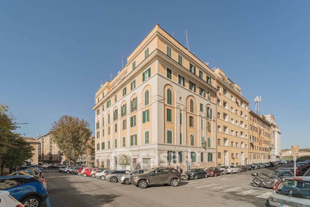 Appartamento in Vendita in Via della Stazione Ostiense a Roma