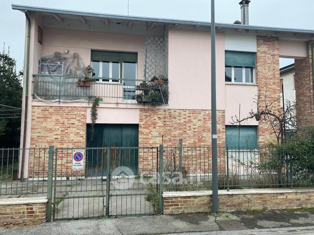 Casa indipendente in Vendita in Via Carlo Pisacane 40 a Ravenna