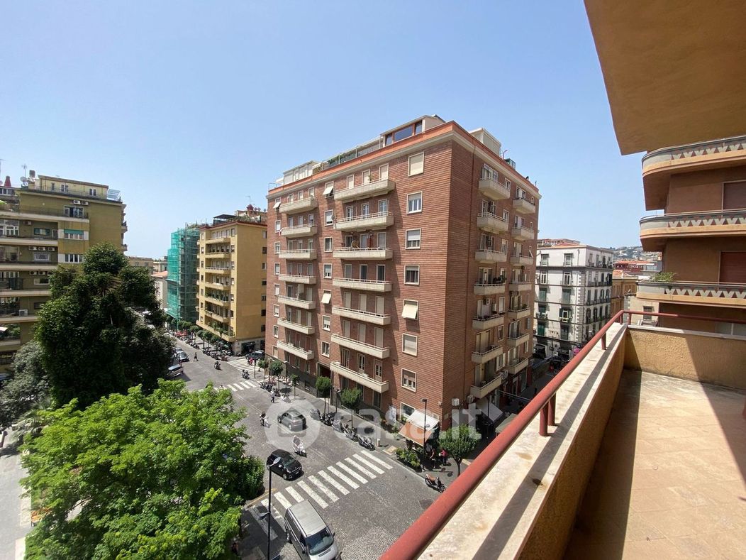 Appartamento in Vendita in Via Giosuè Carducci a Napoli