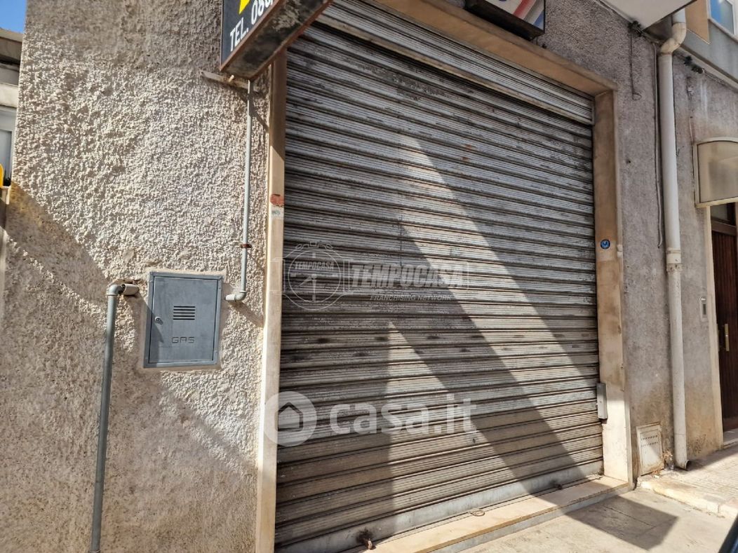 Negozio/Locale commerciale in Vendita in Via Castellana 38 a Conversano