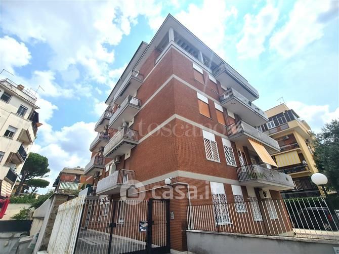 Appartamento in Vendita in Via Francesco Tamagno a Roma