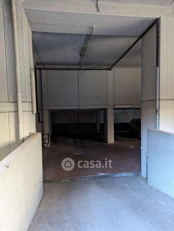 Garage/Posto auto in Vendita in Via Paolo Barison 14 a Roma
