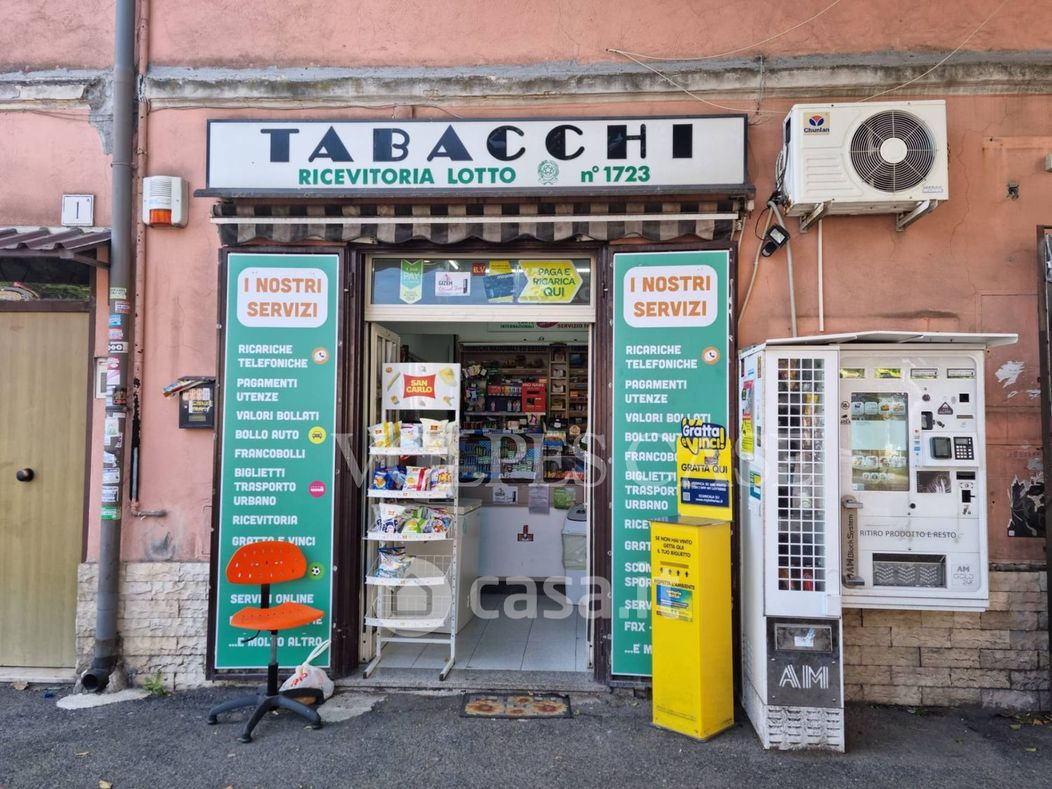 Negozio/Locale commerciale in Vendita in Via dei Savorgnan 2 a Roma
