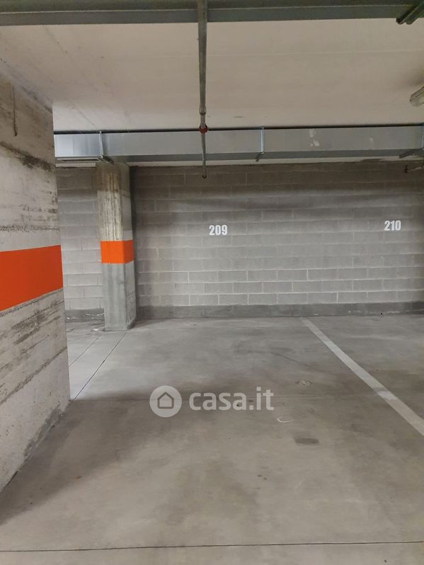 Garage/Posto auto in Vendita in Via Zaccherini Alvisi 12 a Bologna