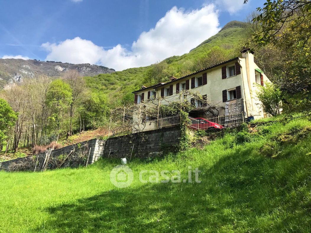 Rustico/Casale in Vendita in Via Alpini 1 a Solagna