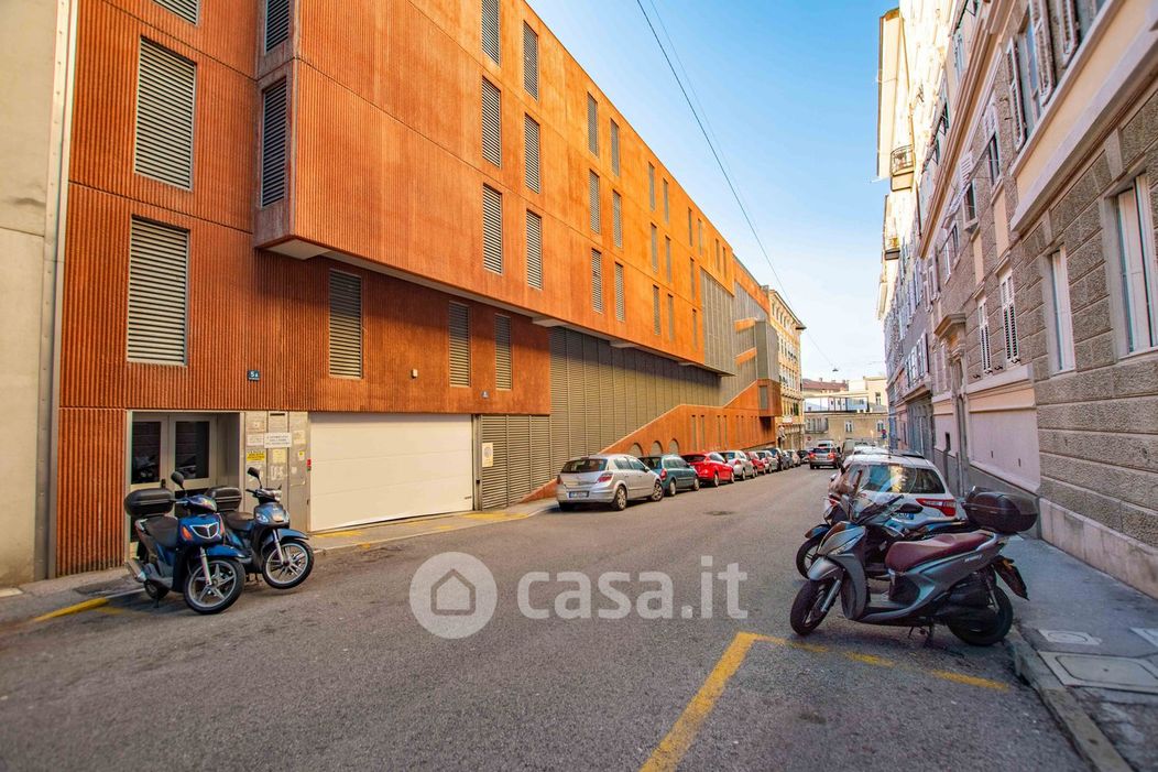 Garage/Posto auto in Vendita in Via Tiziano Vecellio 5 a Trieste