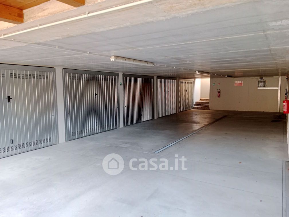 Garage/Posto auto in Vendita in Via Dante a Castione della Presolana
