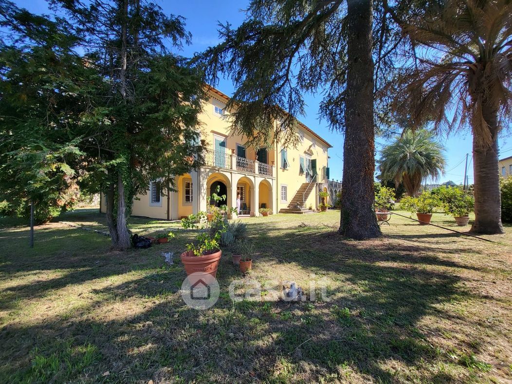 Villa in Vendita in Ponte a Moriano a Lucca