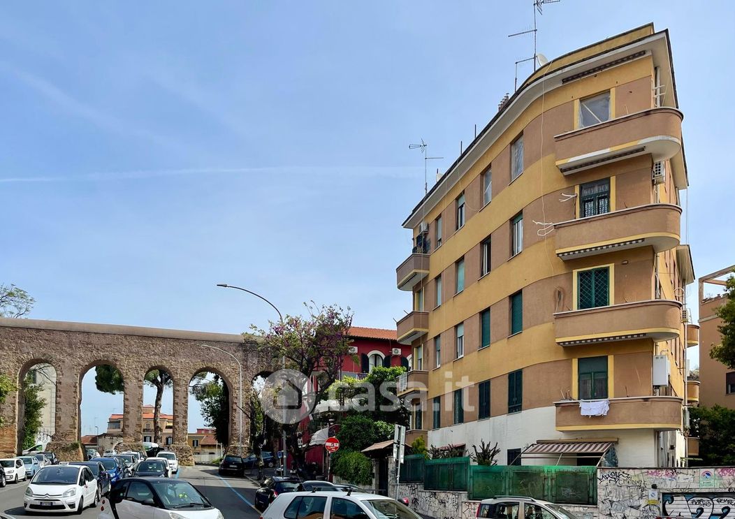Appartamento in Vendita in Via della Stazione Tuscolana a Roma