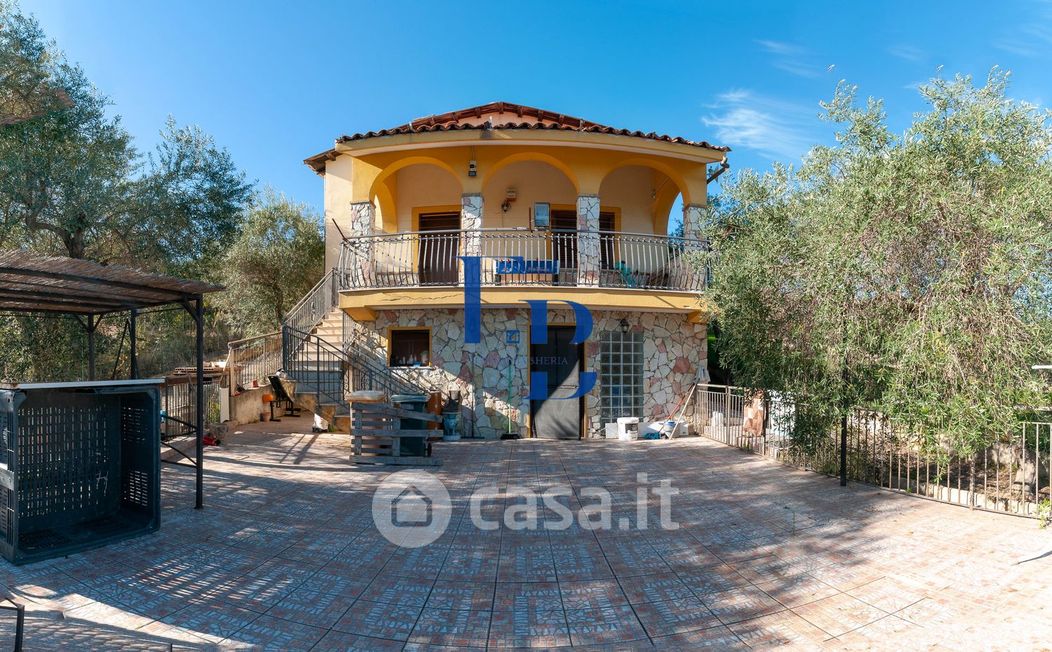 Villa in Vendita in a Ventimiglia di Sicilia