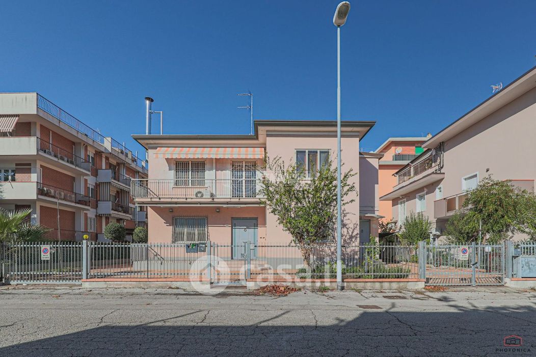 Casa Bi/Trifamiliare in Vendita in Via Giuliano da Rimini a Rimini