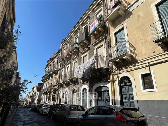 Palazzo in Vendita in Via Carlo Ardizzone a Catania