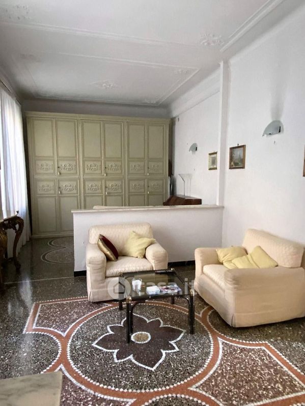 Appartamento in Vendita in Via Merano a Genova