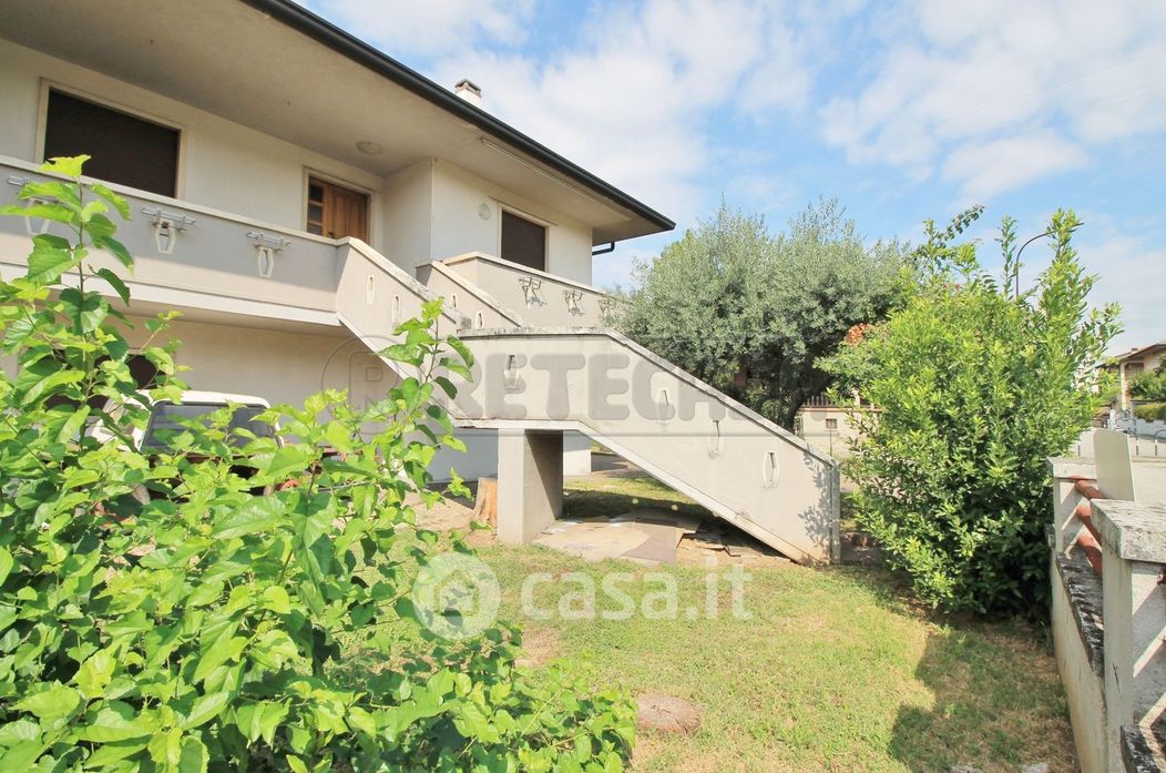 Casa Bi/Trifamiliare in Vendita in Via Adige 37 a Montebello Vicentino