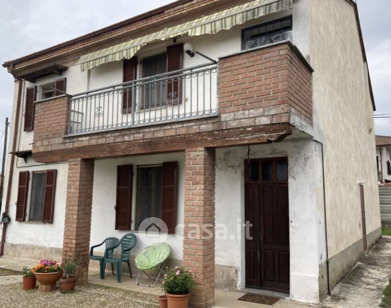 Casa indipendente in Vendita in Frazione San Giuliano Vecchio a Alessandria