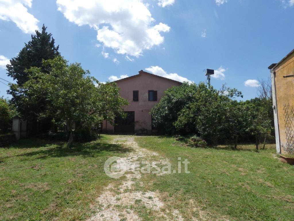 Villa in Vendita in Strada tuscanese 61 a Viterbo