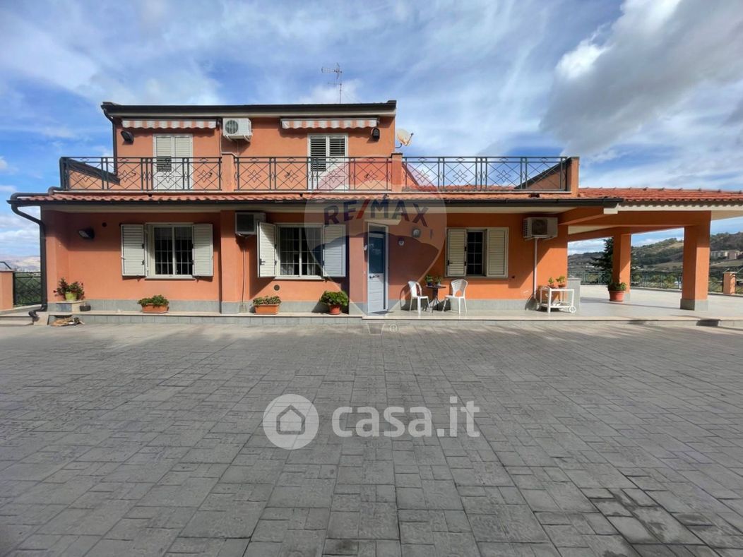 Villa in Vendita in Via P. Leone 8 a Caltanissetta