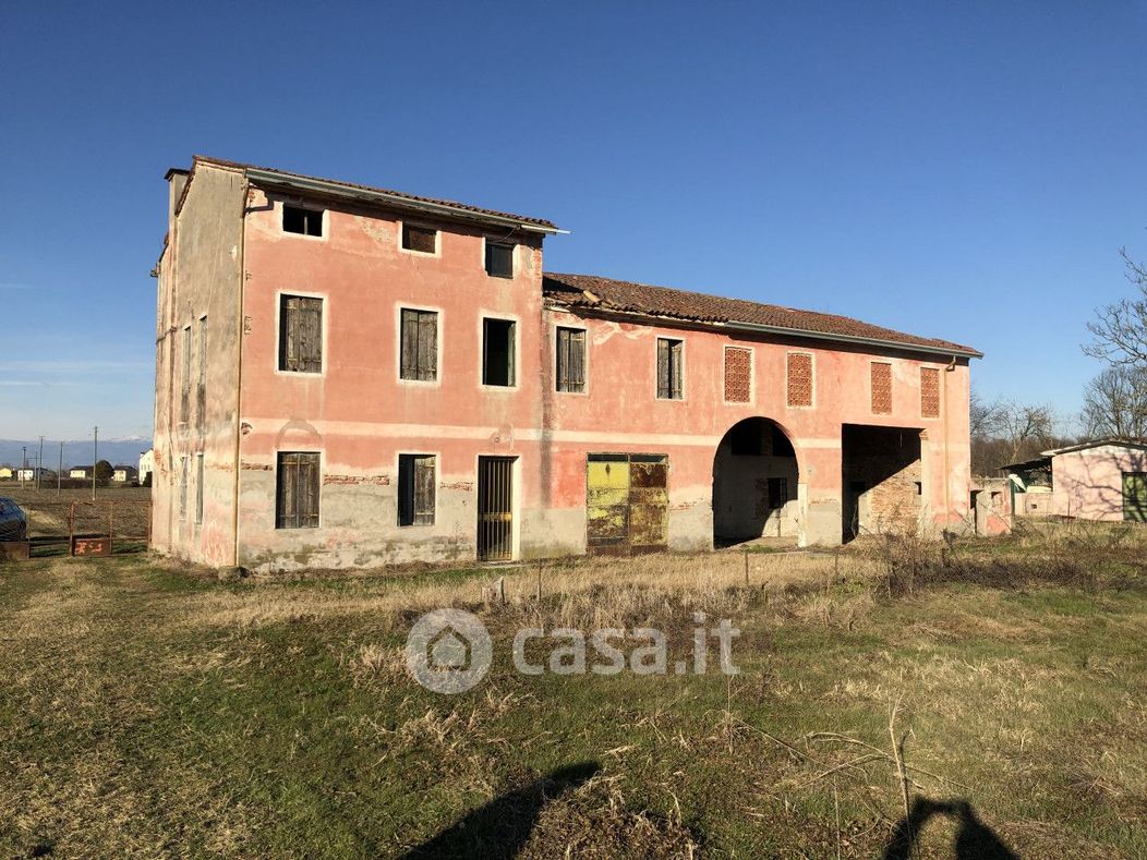 Rustico/Casale in Vendita in Via Brigata Tridentina a Camisano Vicentino