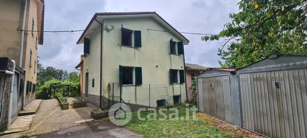 Casa indipendente in Vendita in Via Torquato Tasso 177 a Lumarzo