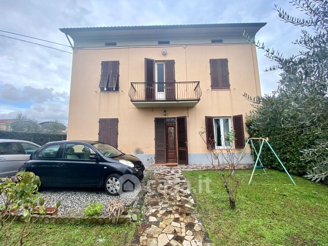 Villa in Vendita in Via Giovanni Carignani a Lucca