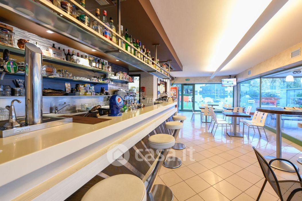 Bar in Vendita in Via Vittorio Alfieri 6 a Sirmione