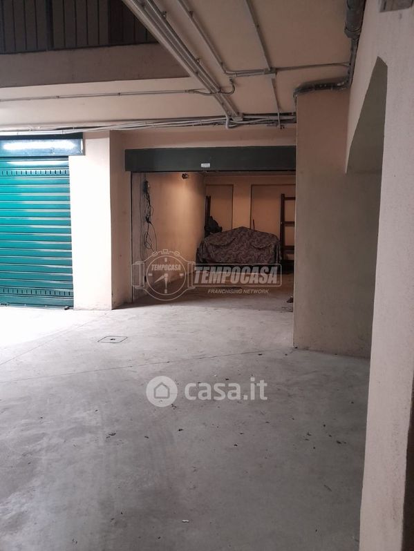 Garage/Posto auto in Vendita in Via Crescenzago a Milano