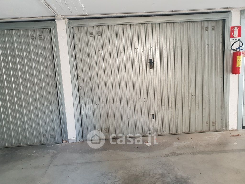 Garage/Posto auto in Vendita in Via San Jacopo a Prato