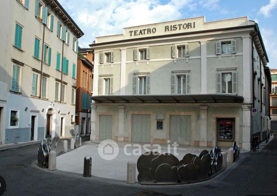 Appartamento in Vendita in Via Teatro Ristori 7 a Verona
