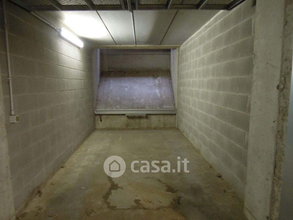 Garage/Posto auto in Affitto in Via Enrico Cosenz 13 a Milano