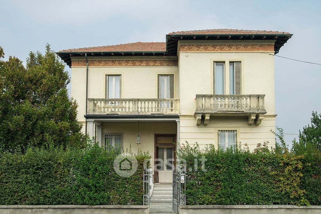 Villa in Vendita in Via Emilia a Casteggio