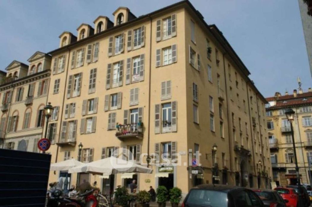 Appartamento in Vendita in Via Luigi Des Ambrois 2 a Torino
