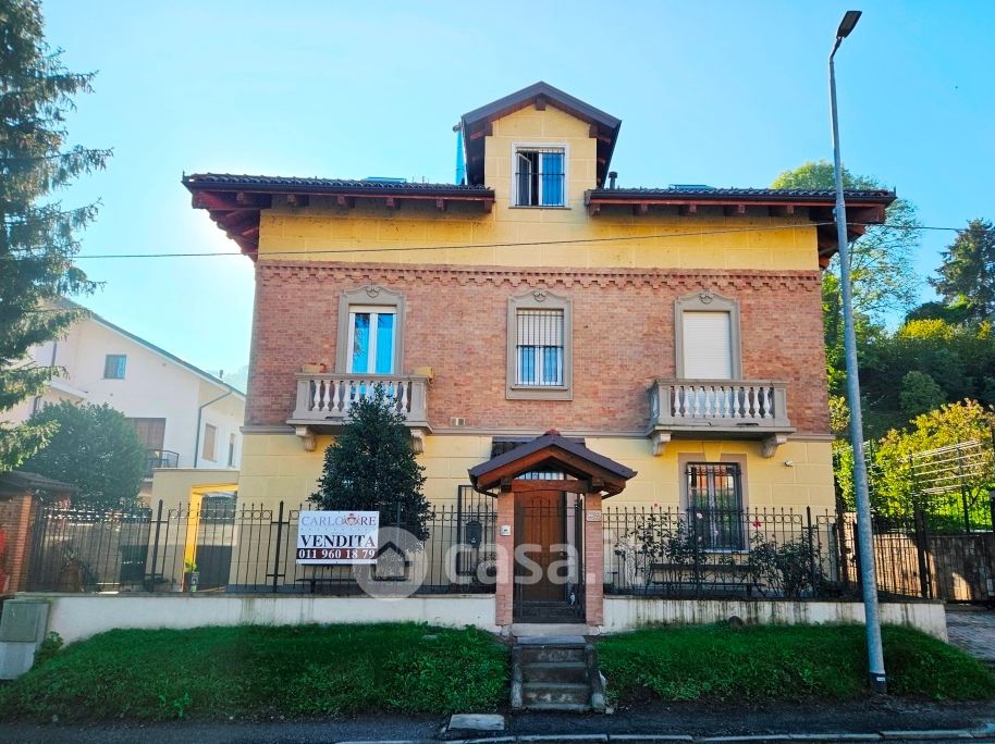 Villa in Vendita in Corso CASALE 470 a Torino