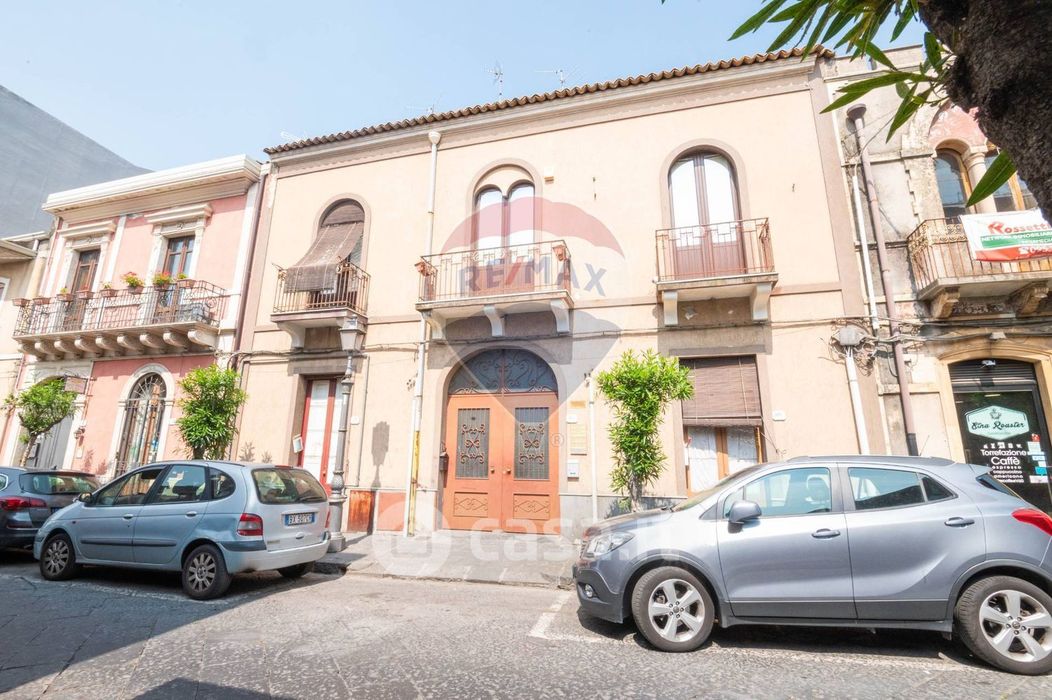 Casa Bi/Trifamiliare in Vendita in Via Giuseppe Garibaldi 368 a Zafferana Etnea
