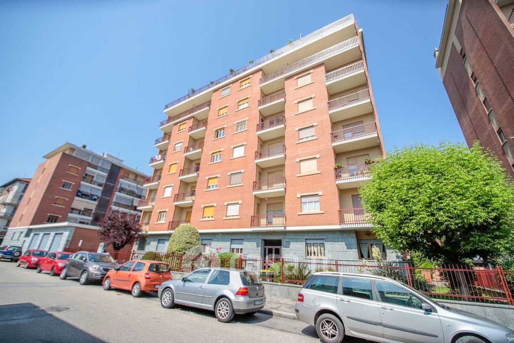 Appartamento in Vendita in Via Santhià a Torino