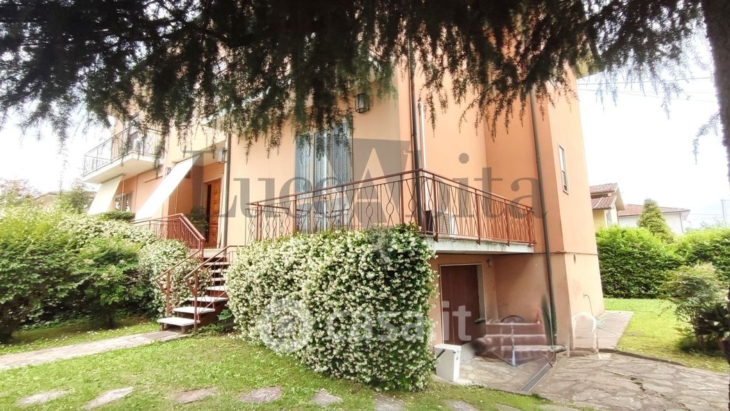 Casa indipendente in Vendita in a Lucca