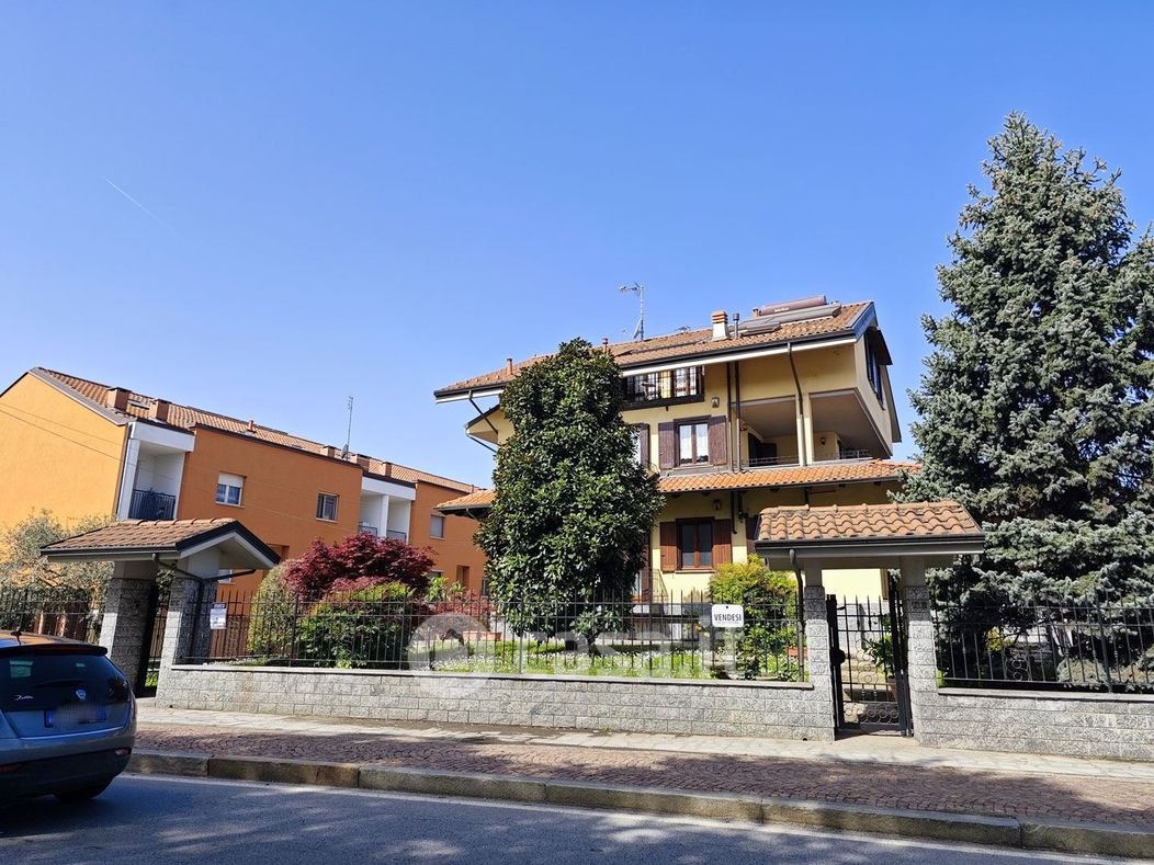 Casa Bi/Trifamiliare in Vendita in Via San Giovanni Bosco 12 a San Benigno Canavese