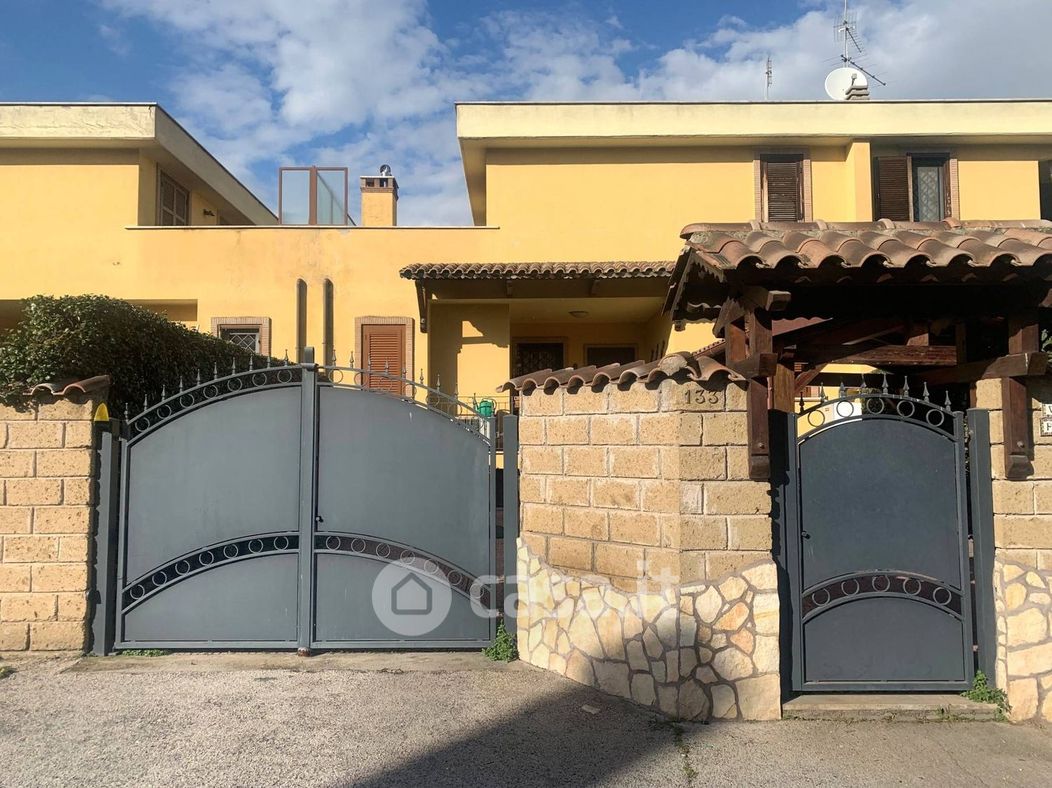 Villa in Vendita in Via Vincenzo Borghini a Roma