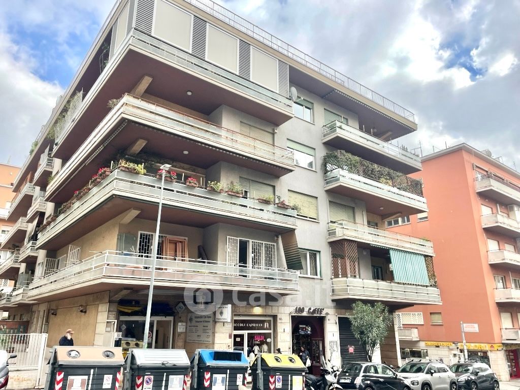 Appartamento in Vendita in Via Ugo de Carolis a Roma
