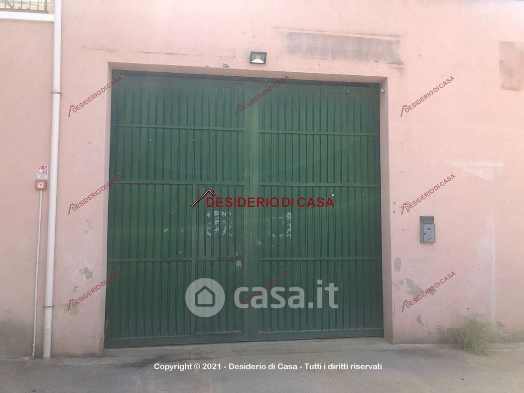 Negozio/Locale commerciale in Affitto in Via Pileto a Lascari