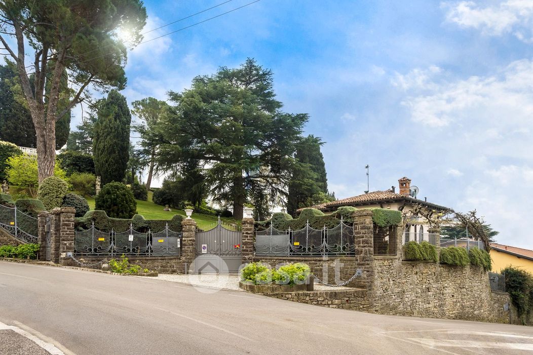 Villa in Vendita in Via San Vigilio a Bergamo