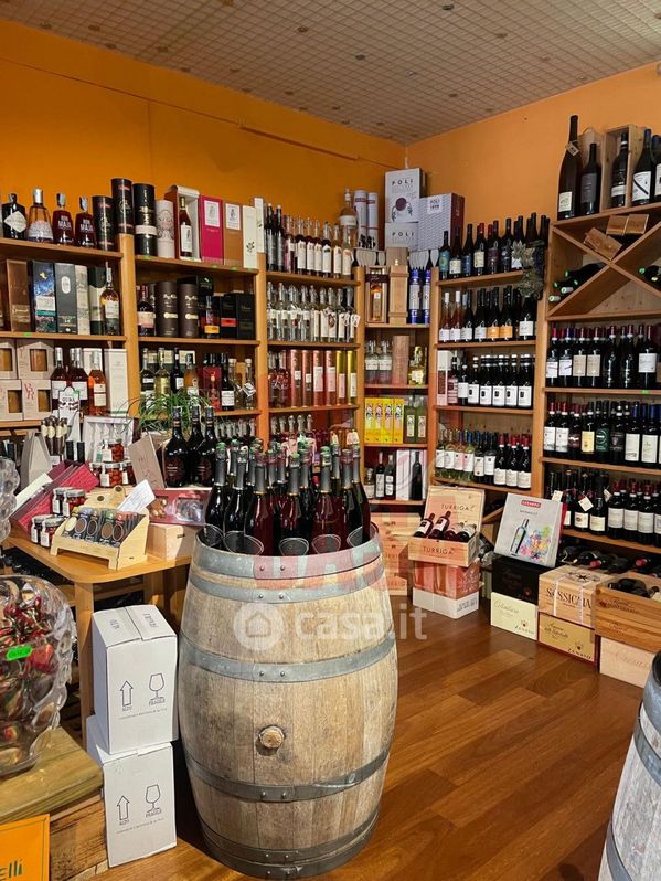 Negozio/Locale commerciale in Vendita in Via Santuario a Abano Terme