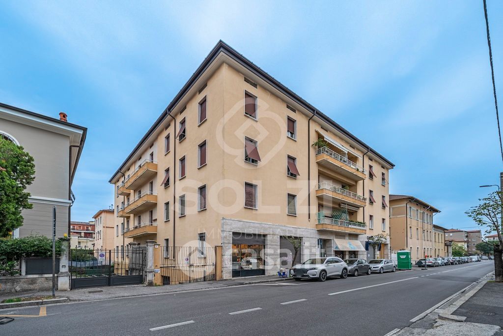 Appartamento in Vendita in Via Costantino Quaranta 11 a Brescia