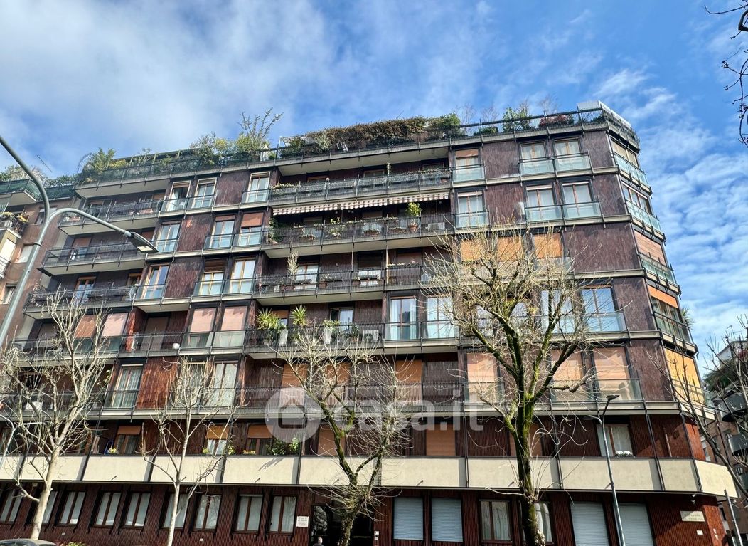 Appartamento in Vendita in Via Giovanni da Procida 10 a Milano