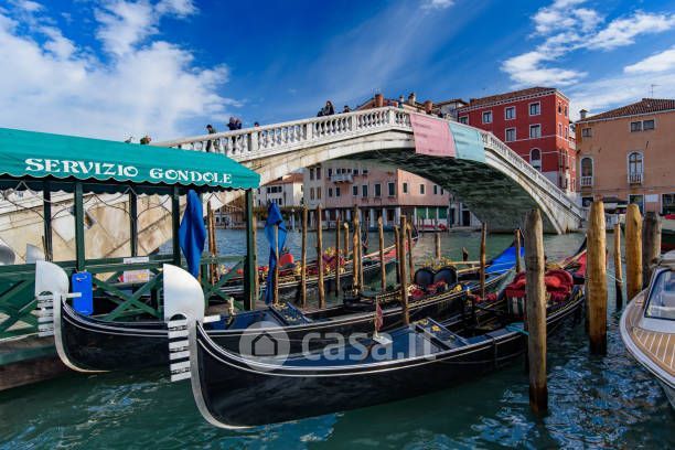 Negozio/Locale commerciale in Vendita in Ponte degli Scalzi a Venezia