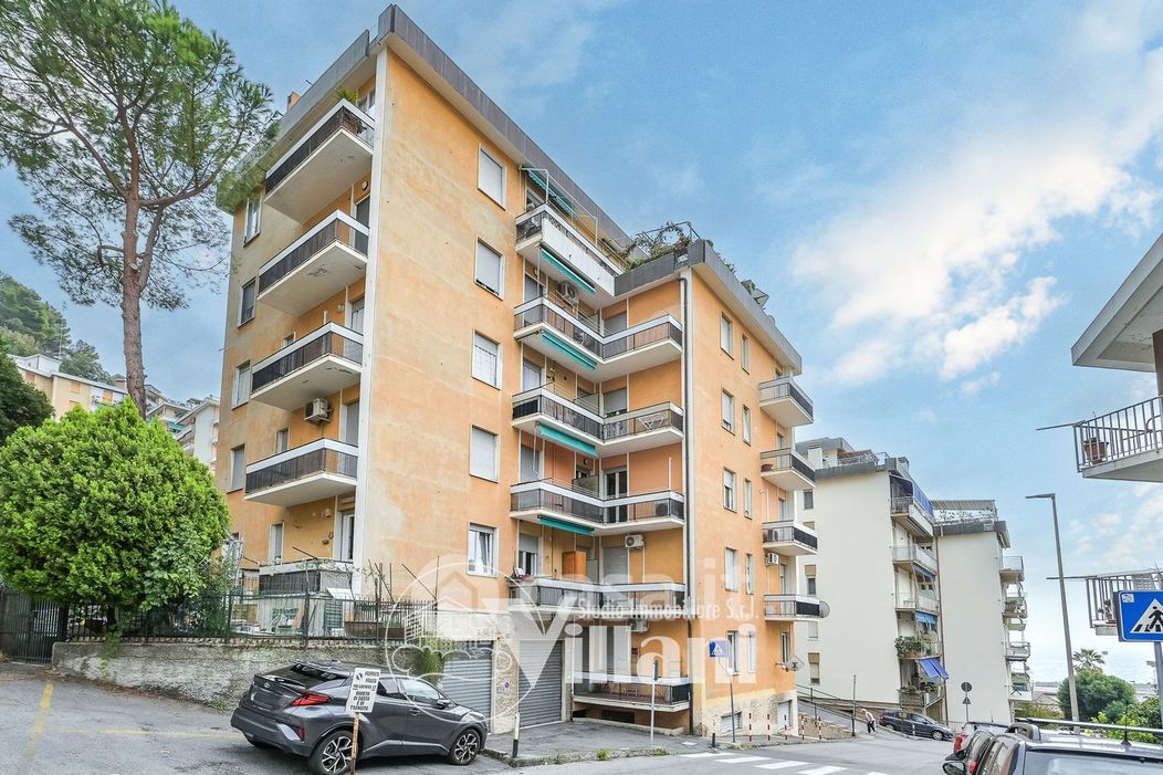 Appartamento in Vendita in Via Laviosa a Genova