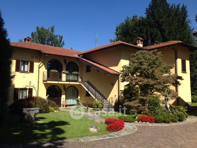 Villa in Vendita in a Varese