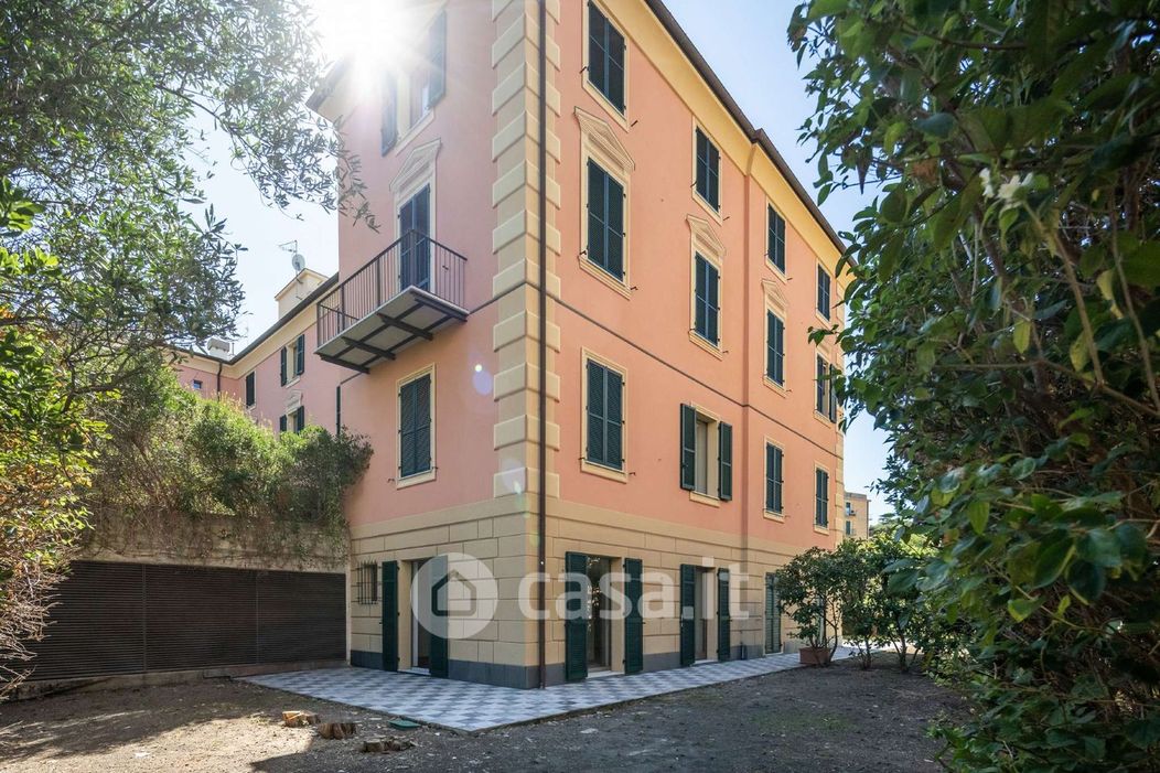 Appartamento in Vendita in Via Priaruggia 21 a Genova