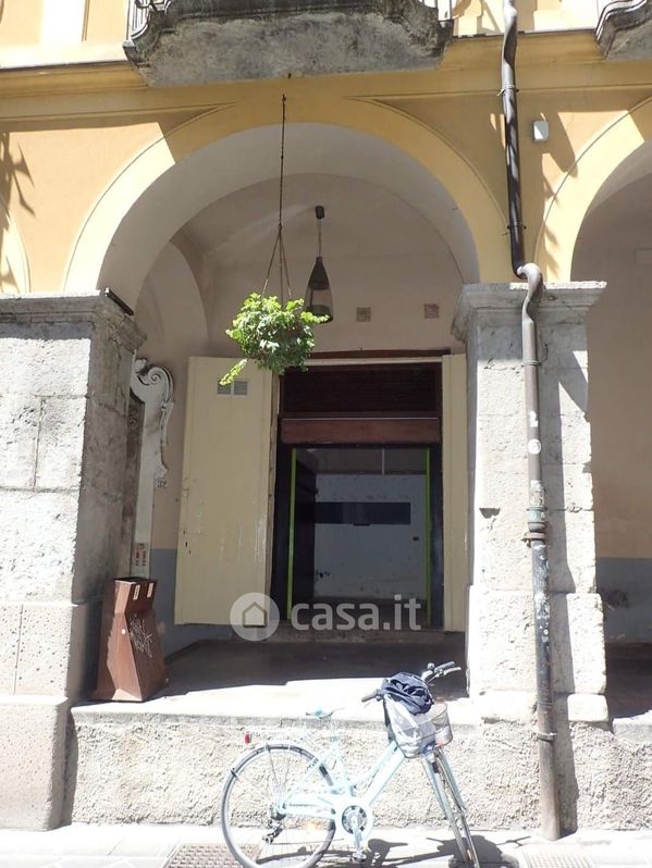 Negozio/Locale commerciale in Affitto in Corso Umberto I 34 a Cava de' Tirreni