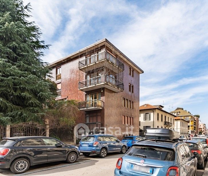 Appartamento in Vendita in Via Stresa 3 a Milano