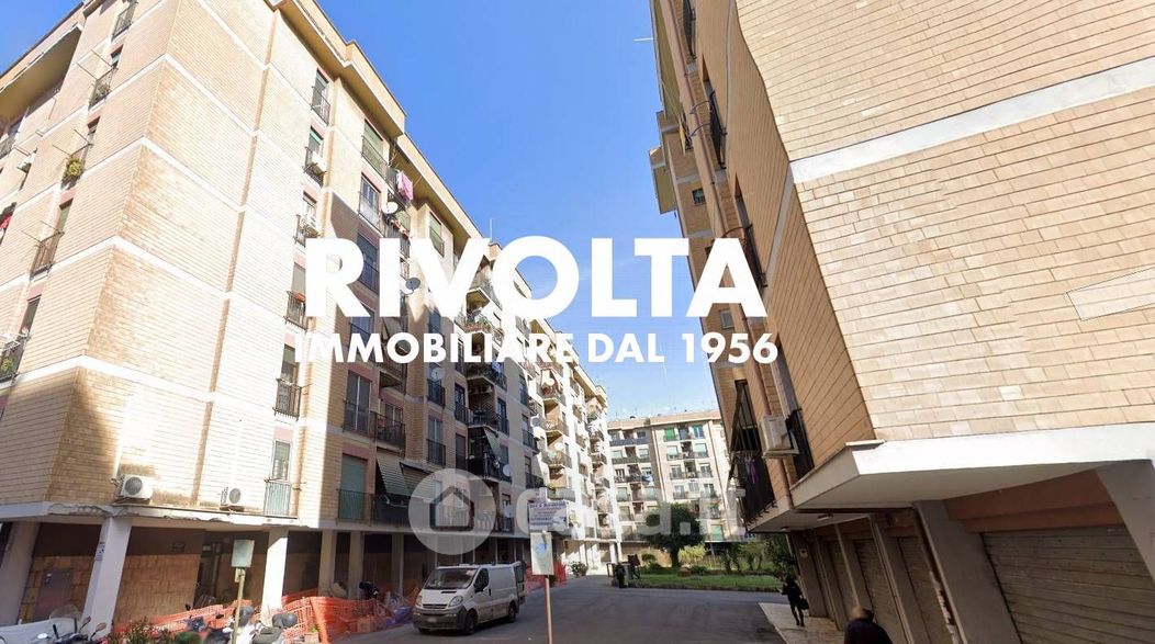 Appartamento in Vendita in Via Pescaglia 93 a Roma
